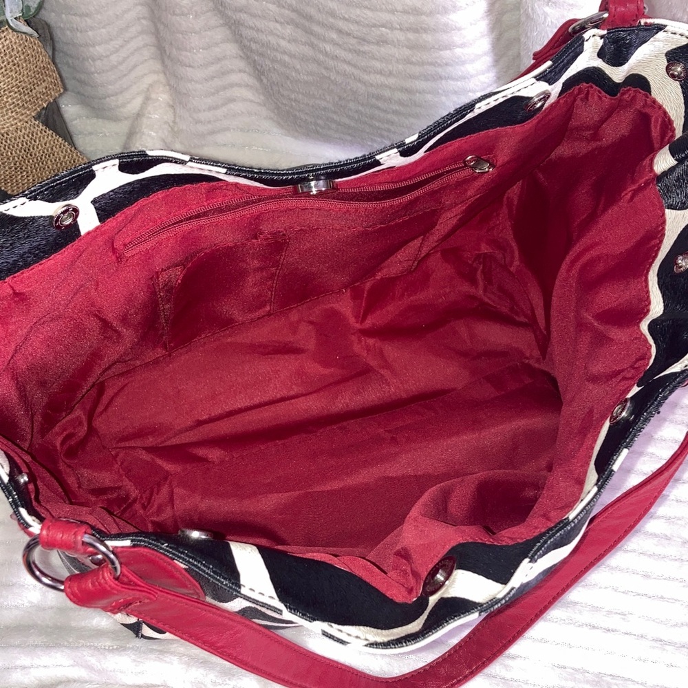 Stylish Black and Red Tote Bag - Picture 5 of 6